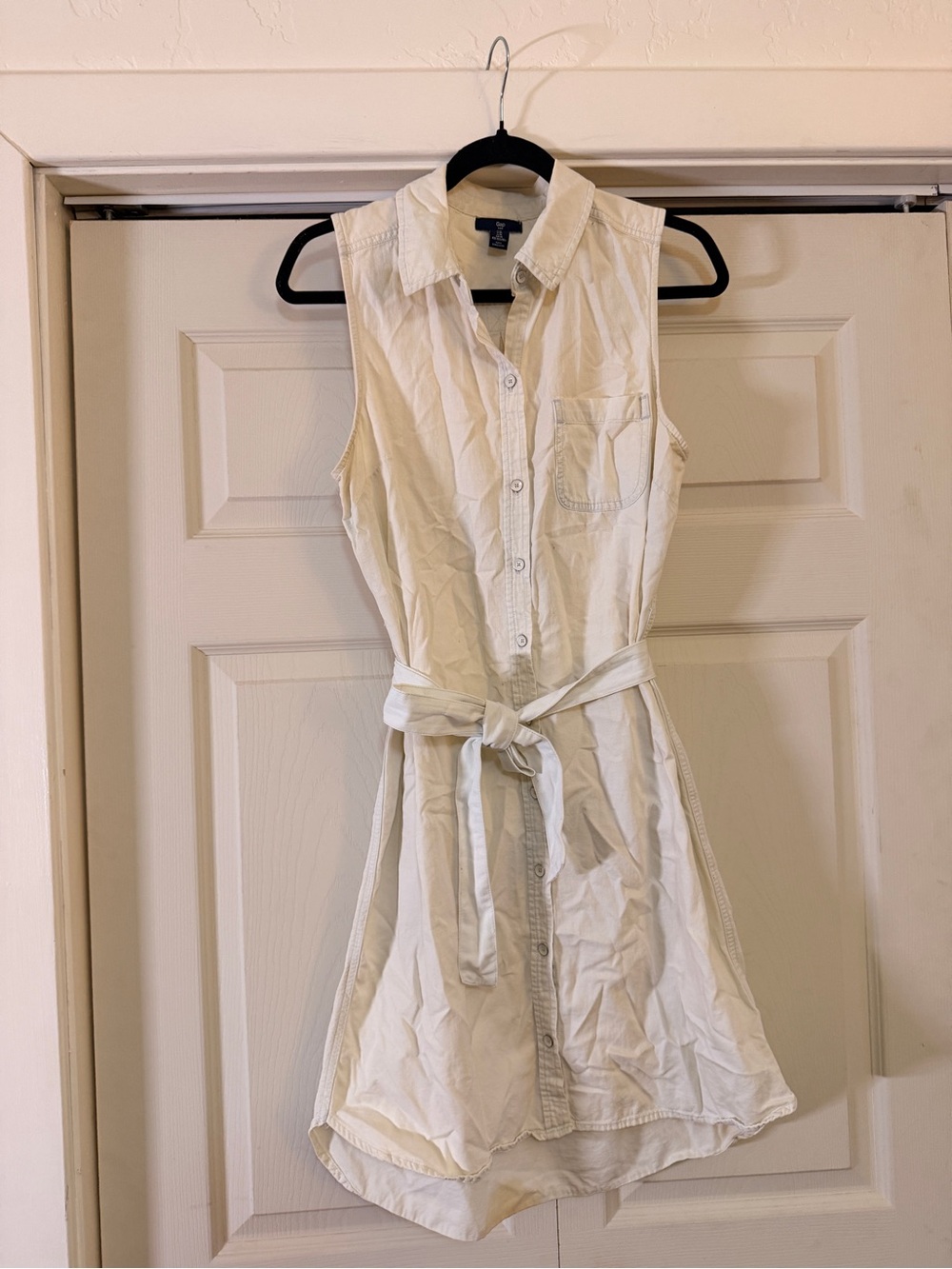 White Gap Button-Front Sleeveless Shirt Dress with Tie Waist